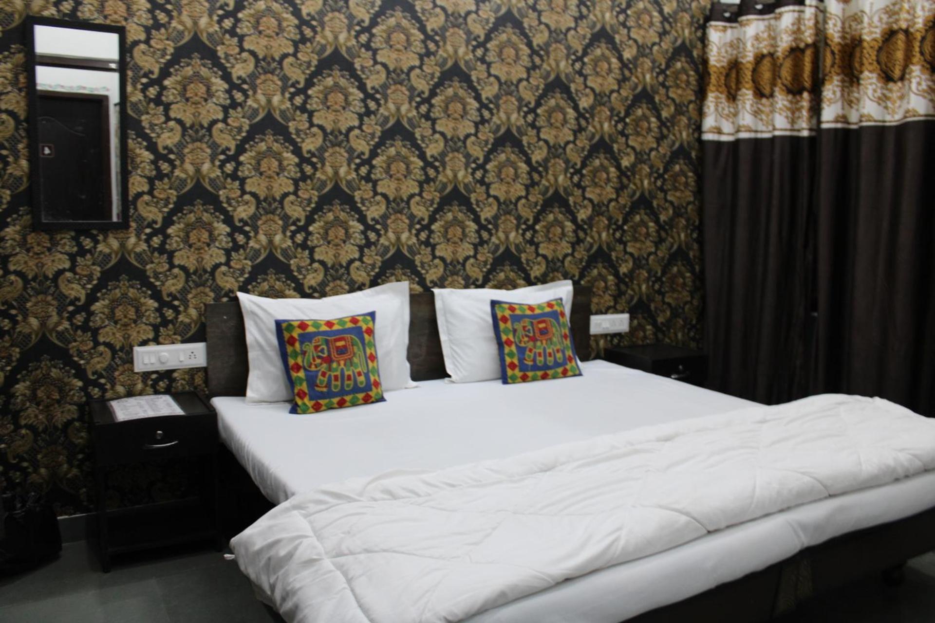 Hill Paradise Home Stay Udaipur Bilik gambar